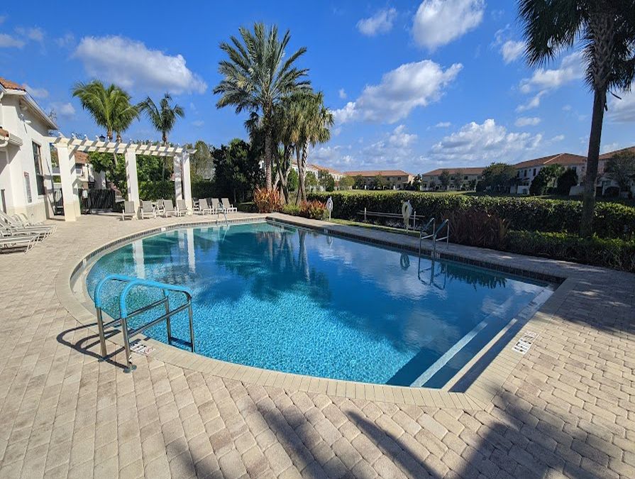 Clean swimming pool in Tamarac, FL
